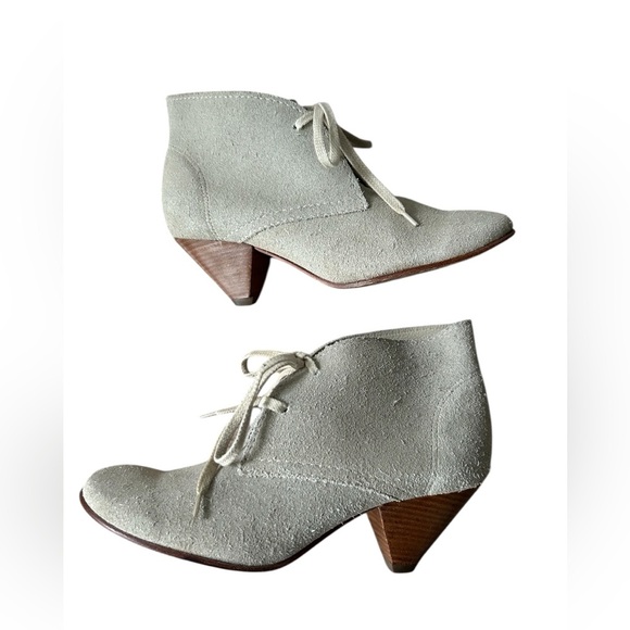 L.L. Bean women’s leather heeled tie bootie made in Brazil size 7M - Picture 3 of 10